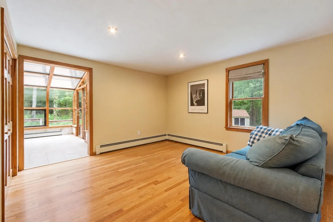 Photo of 10 Hog Hill Rd