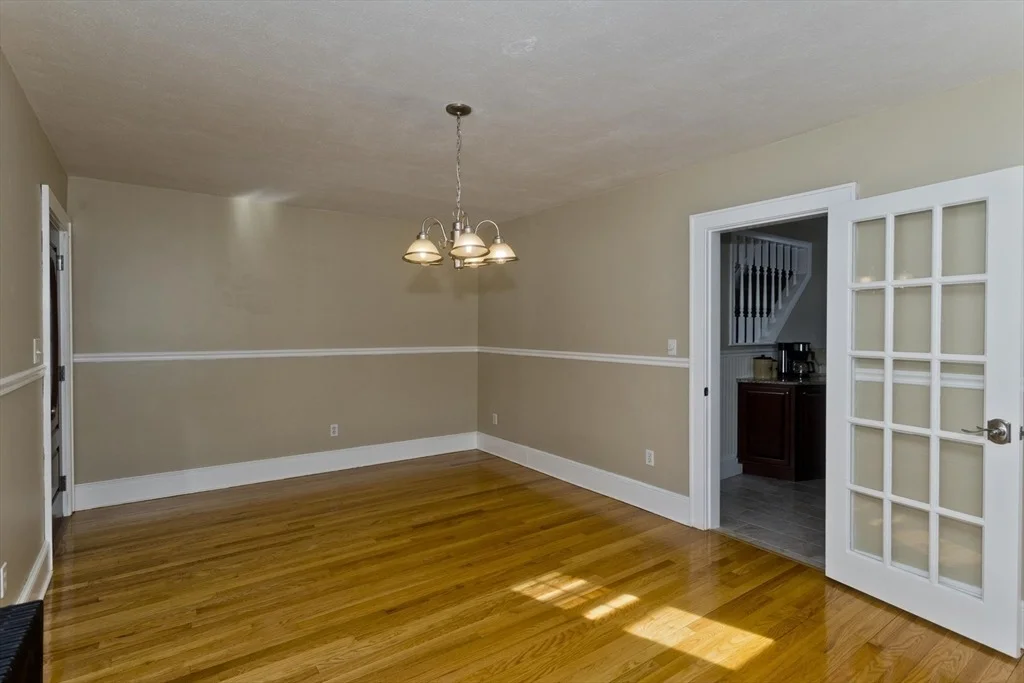 Photo of 85 Edgewater Rd