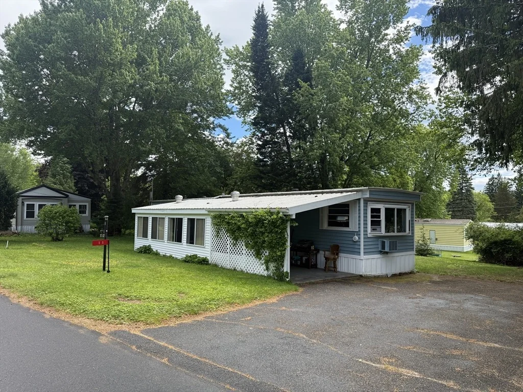 Photo of 11 Willow Cir