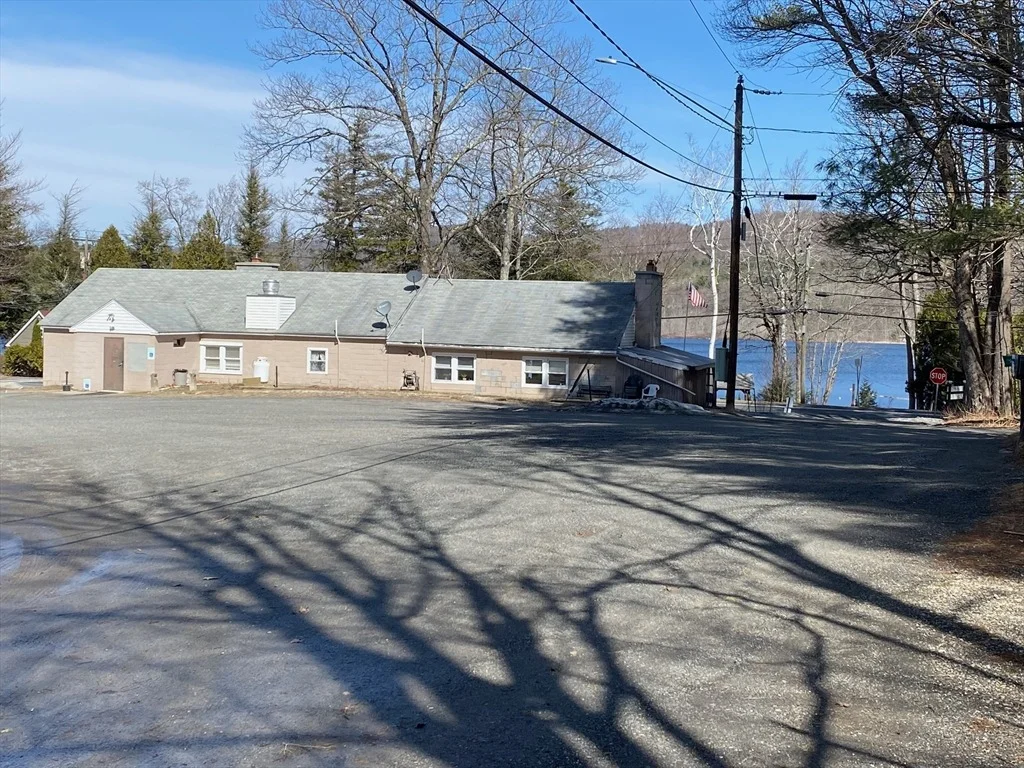Photo of 106 Shore Rd