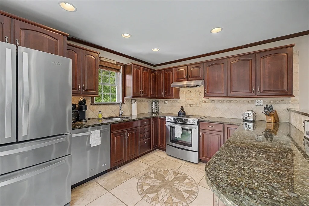 Photo of 195 Westhampton Rd