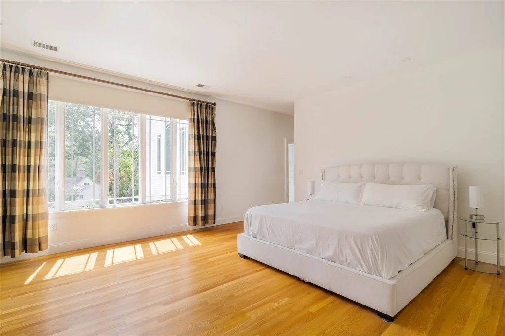 Photo of 100 Westcliff Rd