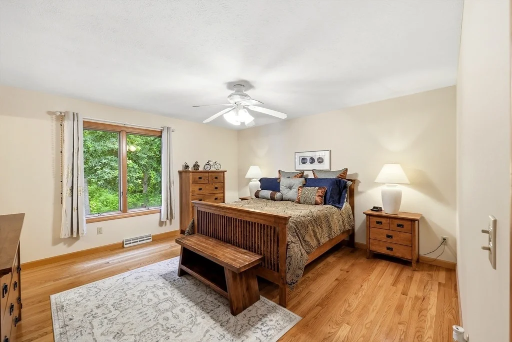 Photo of 142 Oak Knoll Cir