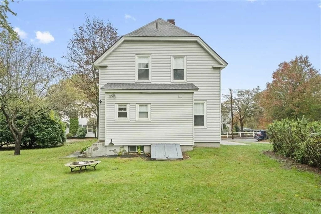 Photo of 131 Main St