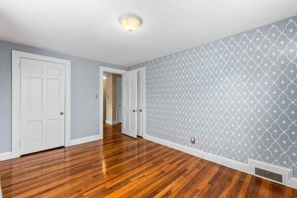 Photo of 862 Pleasant Street