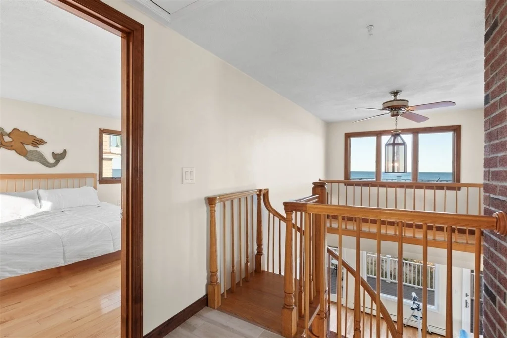 Photo of 360 N End Blvd