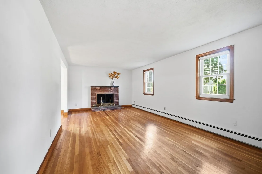 Photo of 32 Dividence Rd