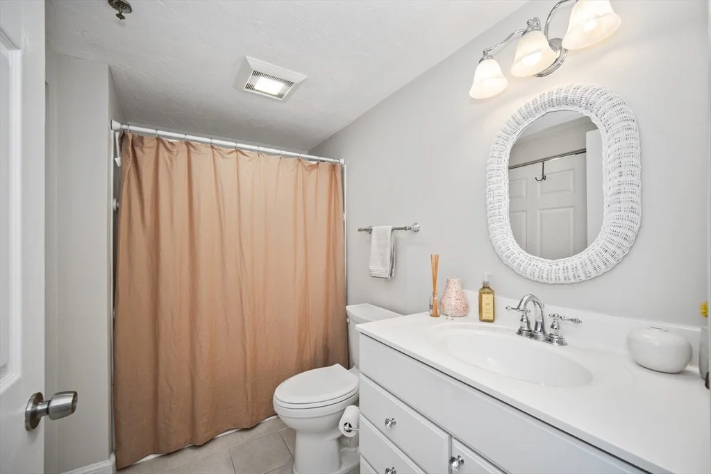 Photo of Unit 708 at 200 Cove Way