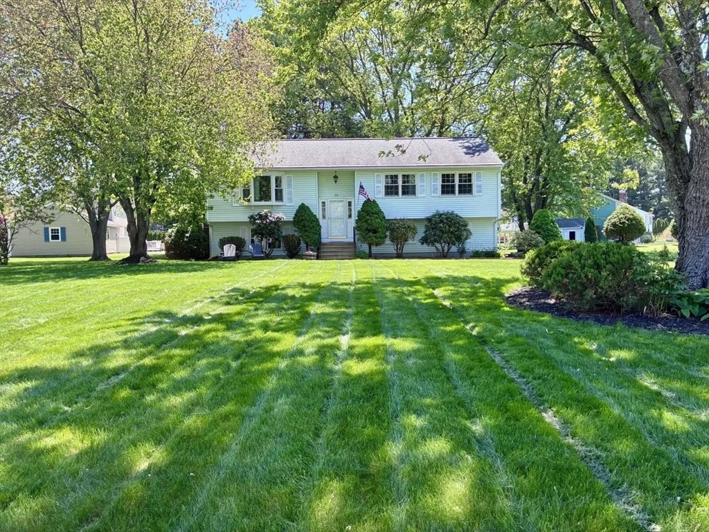 Photo of 33 Tomahawk Dr.