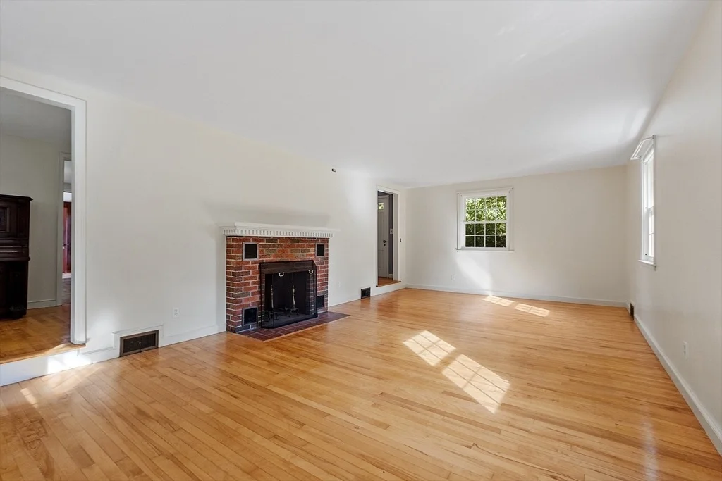Photo of 31 Crestview Dr