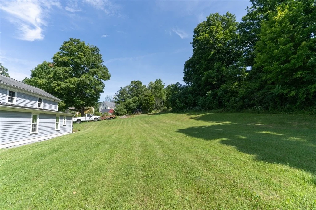 Photo of 1166 Main St