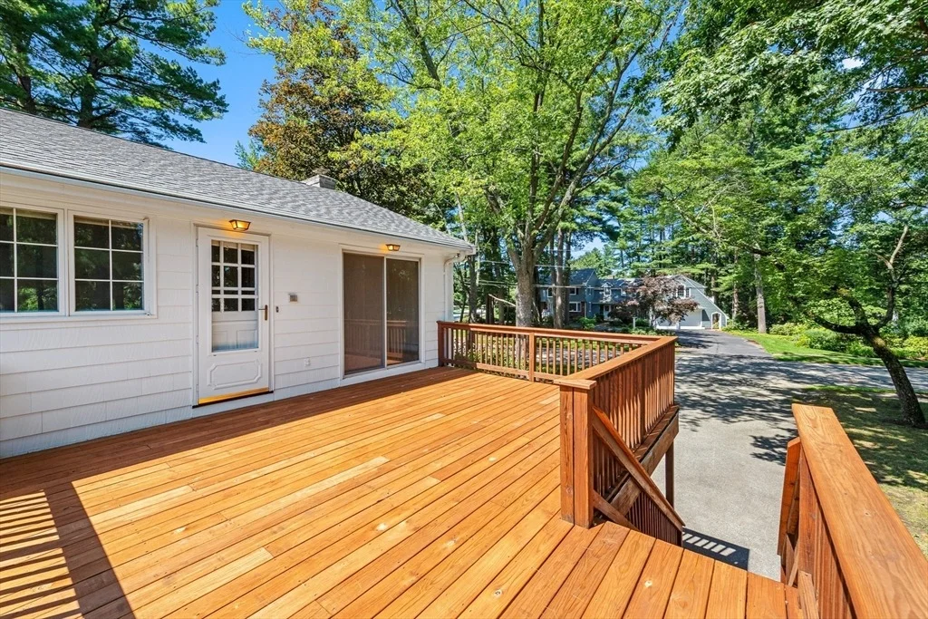 Photo of 71 Colonial Dr