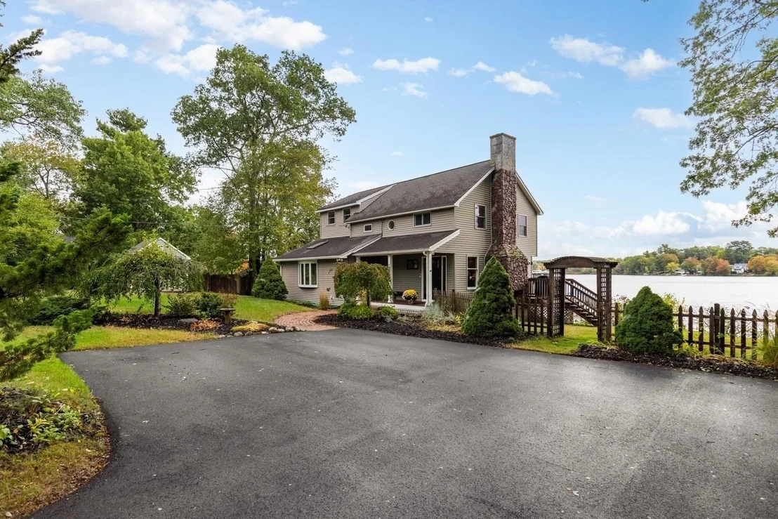 Photo of 35 Lakeside Blvd