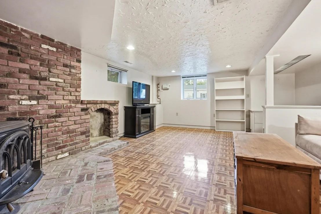 Photo of 4 Orchard Dr