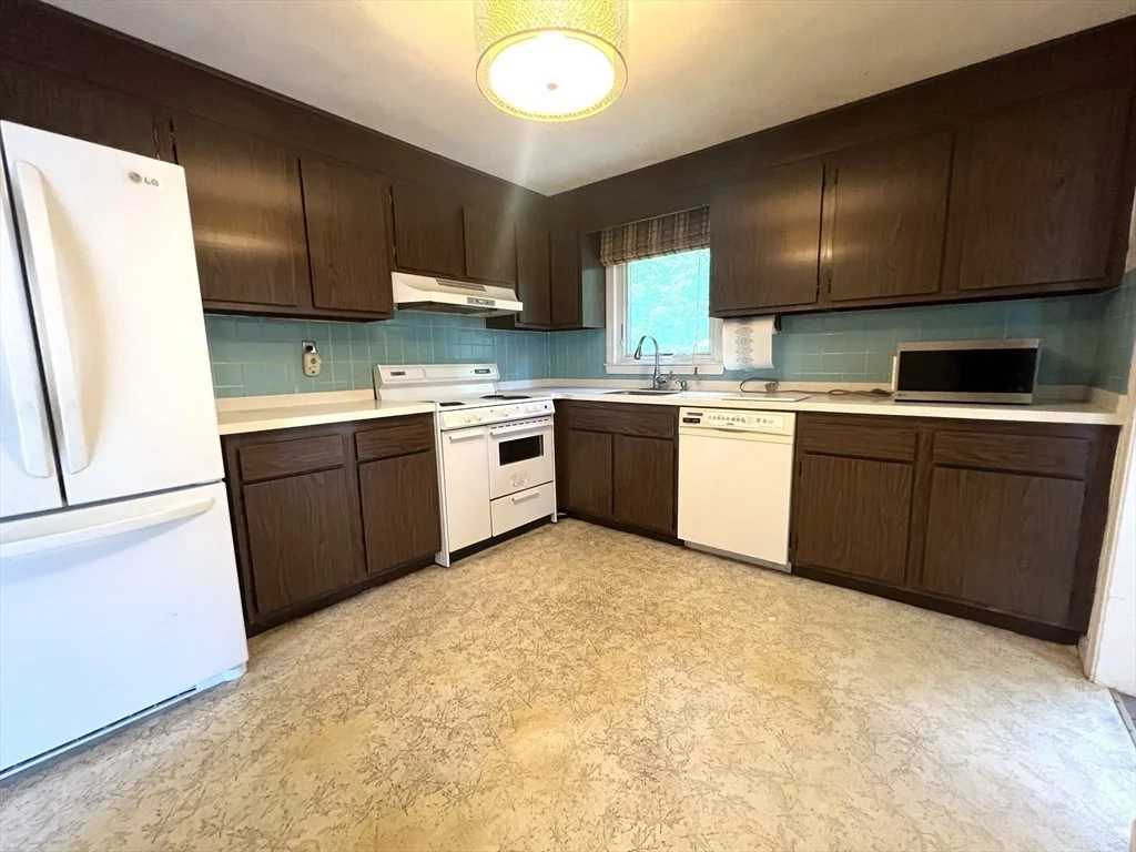 Photo of 31 Dix Rd Ext