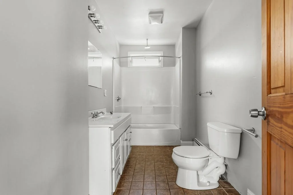 Photo of 998 Middle