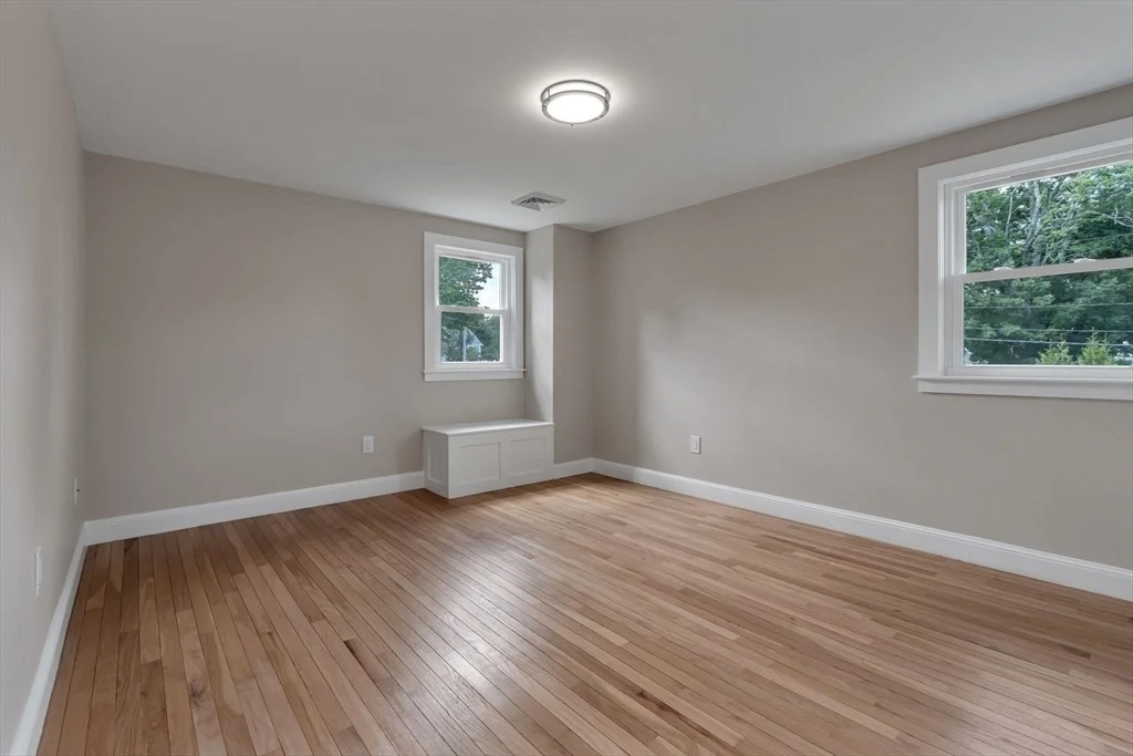 Photo of 10 Briggs Ln