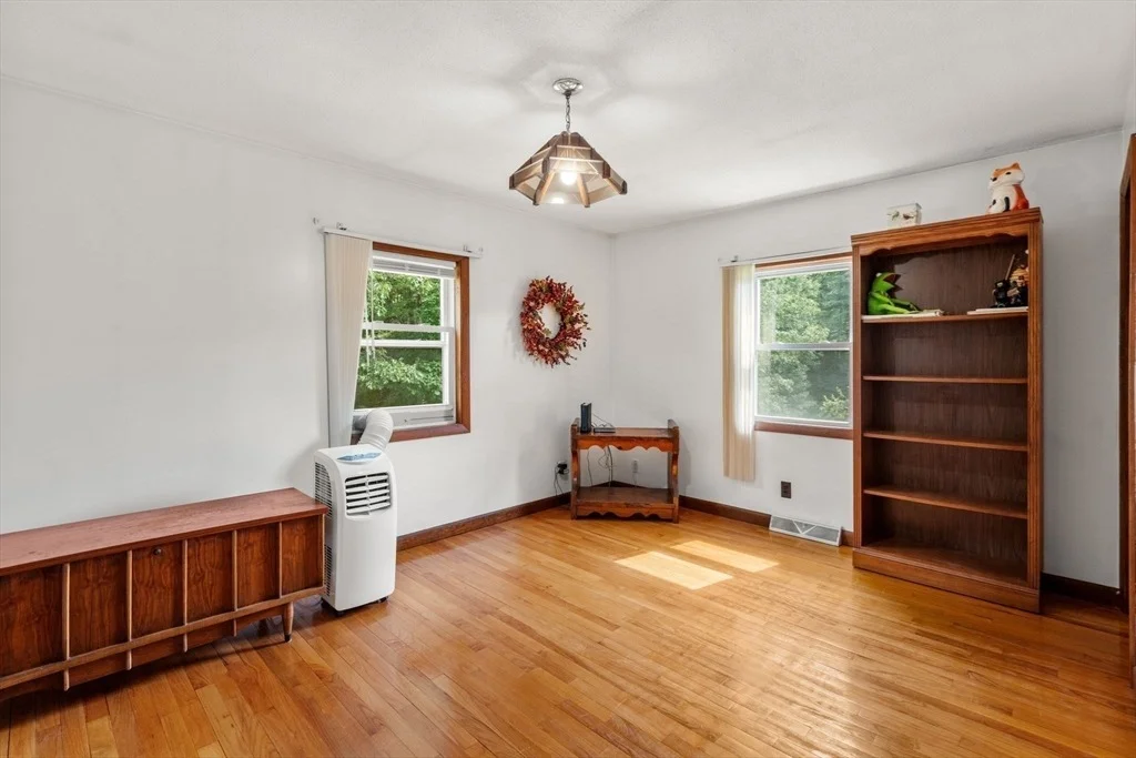 Photo of 749 Alpine Dr