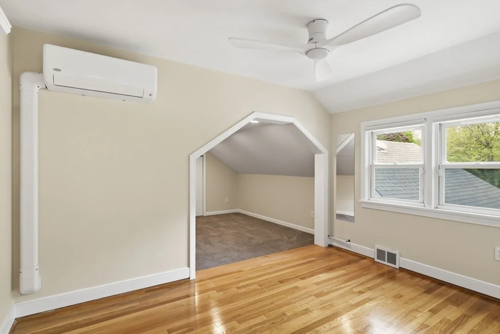 Photo of 107 Viscount Rd