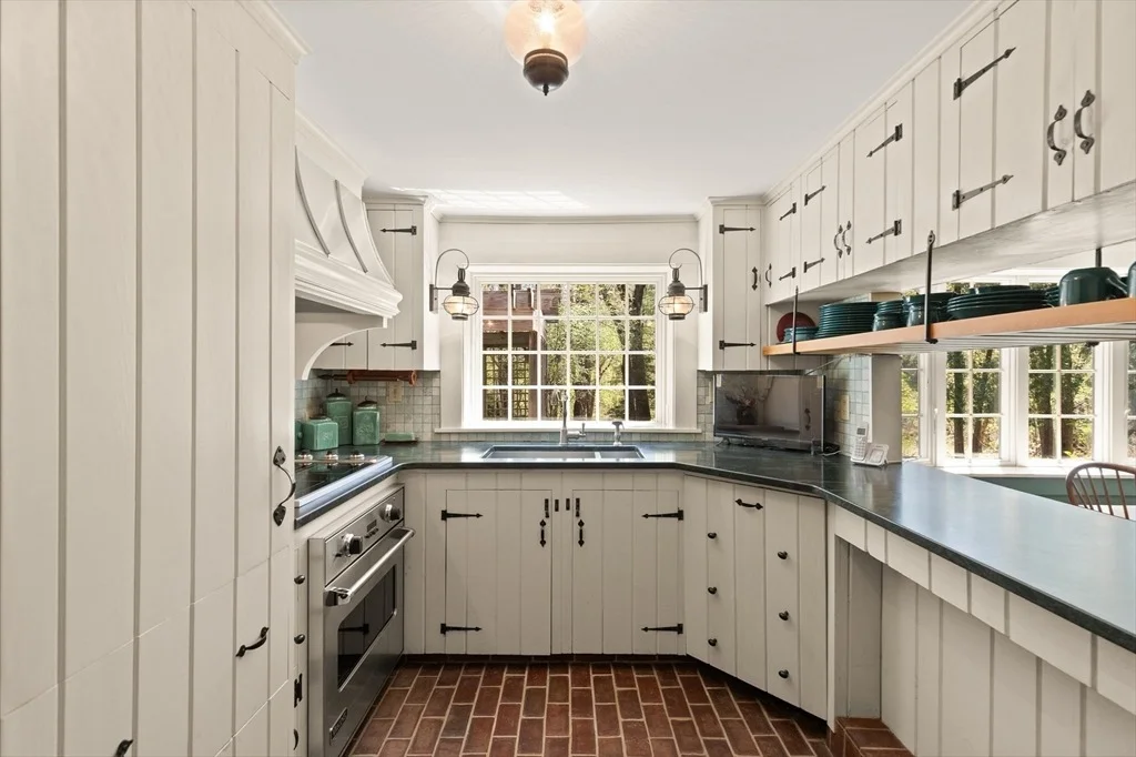 Photo of 11 Hemlock