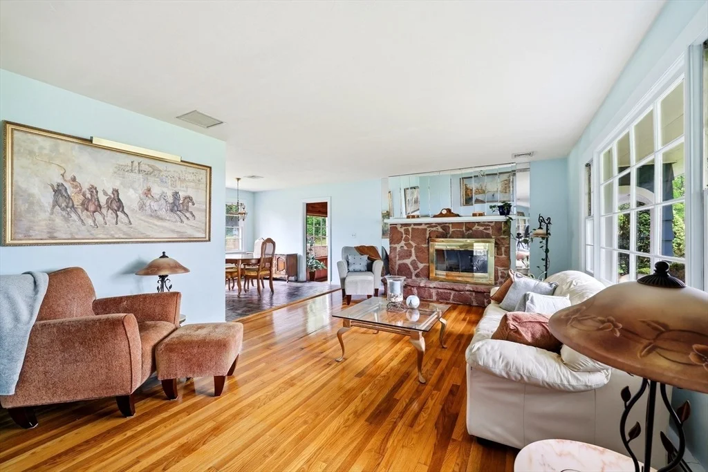 Photo of 87 Squire Ln