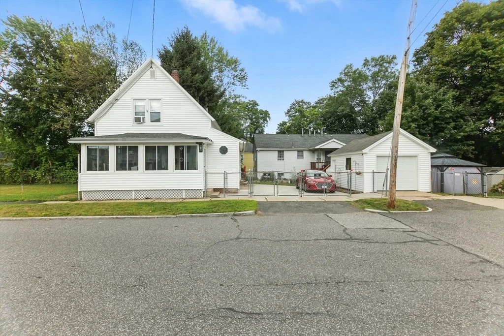 Photo of 2 Lyons St