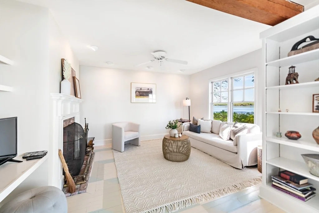 Photo of 246 River Road