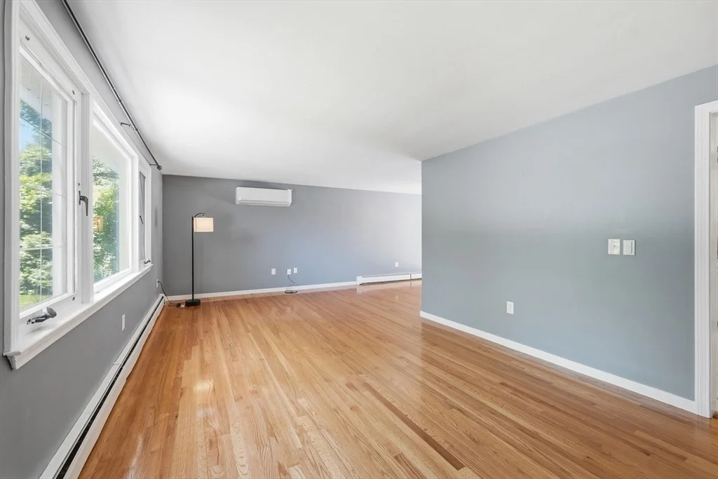 Photo of 46 Pinecroft Ave
