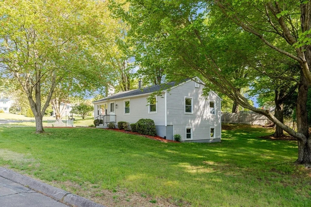 Photo of 20 Meadowbrook Dr