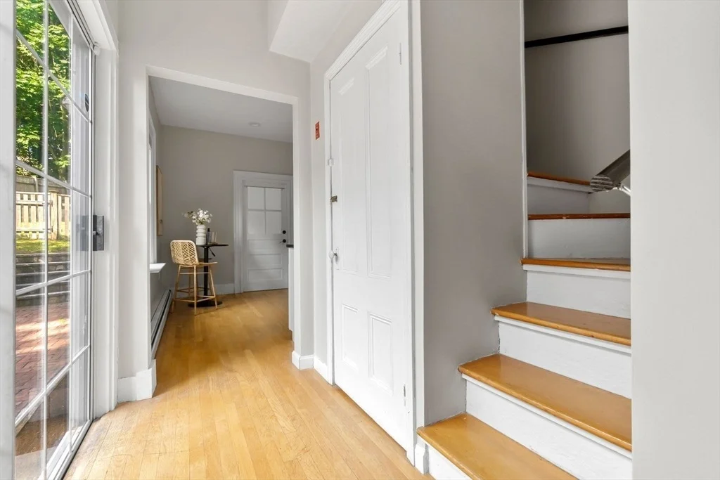 Photo of 868 Main St