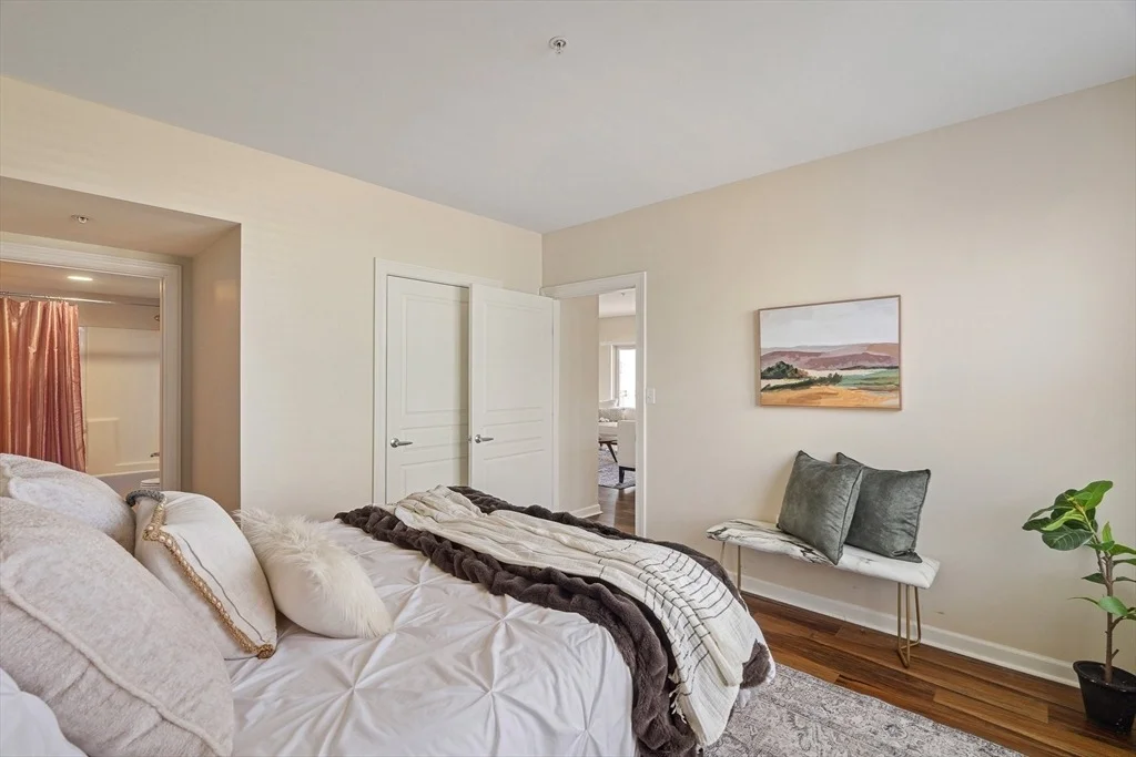 Photo of Unit 4213 at 4 Repton Cir