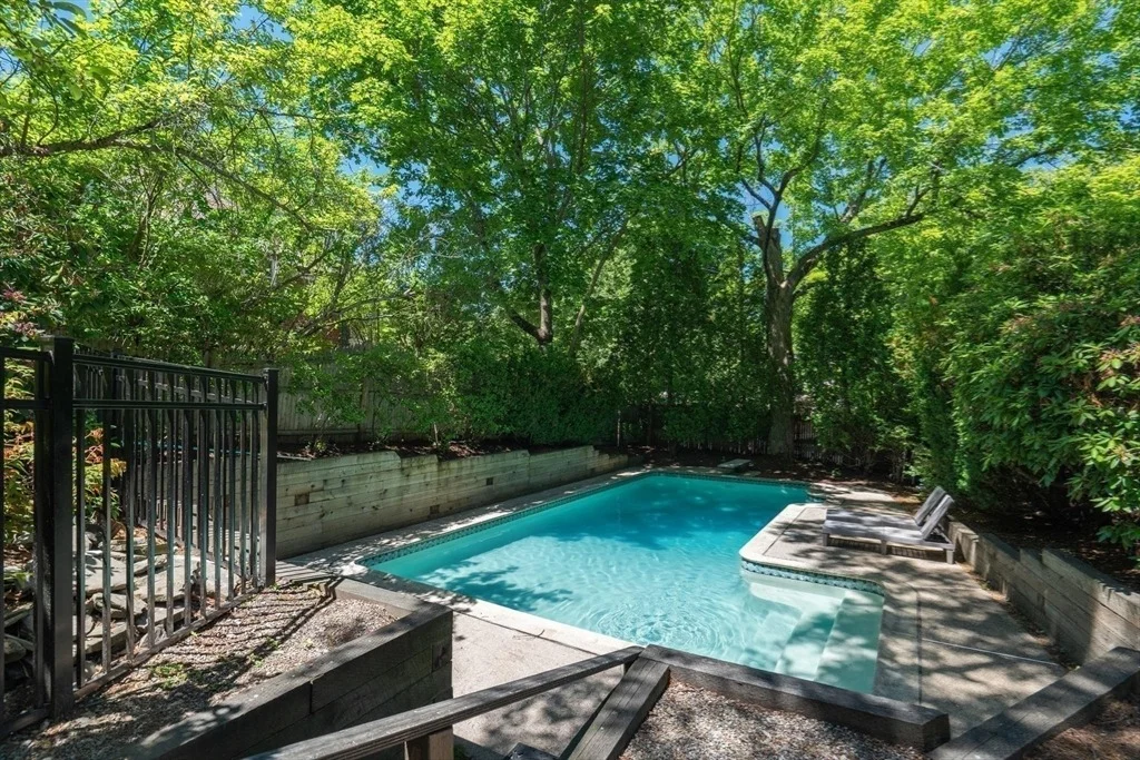 Photo of 25 Chestnut Hill Rd