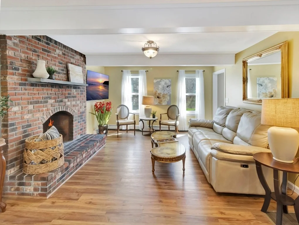 Photo of 7 Fieldstone Dr