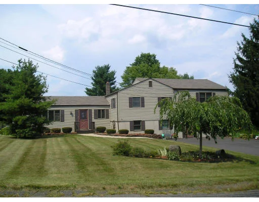 Photo of 974 Overhill Dr