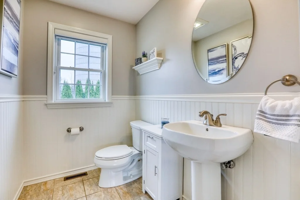 Photo of 44 Gedney Dr