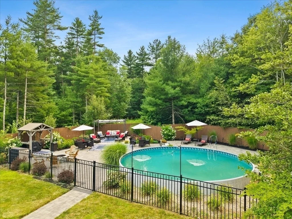 Photo of 8 Paddock Cir