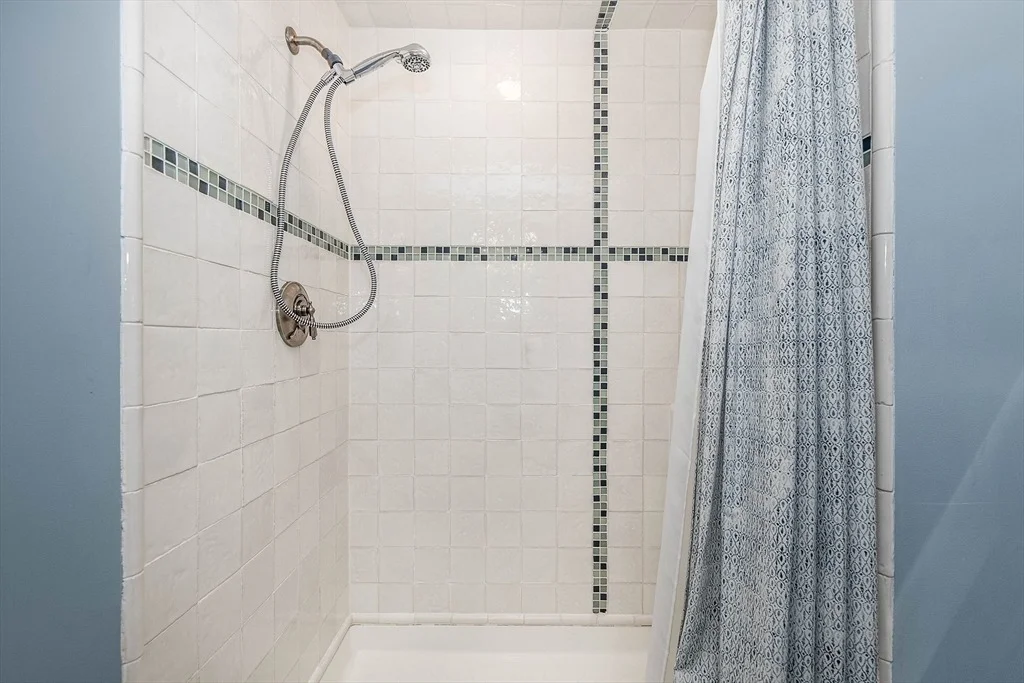 Photo of 33 Overlook Ave