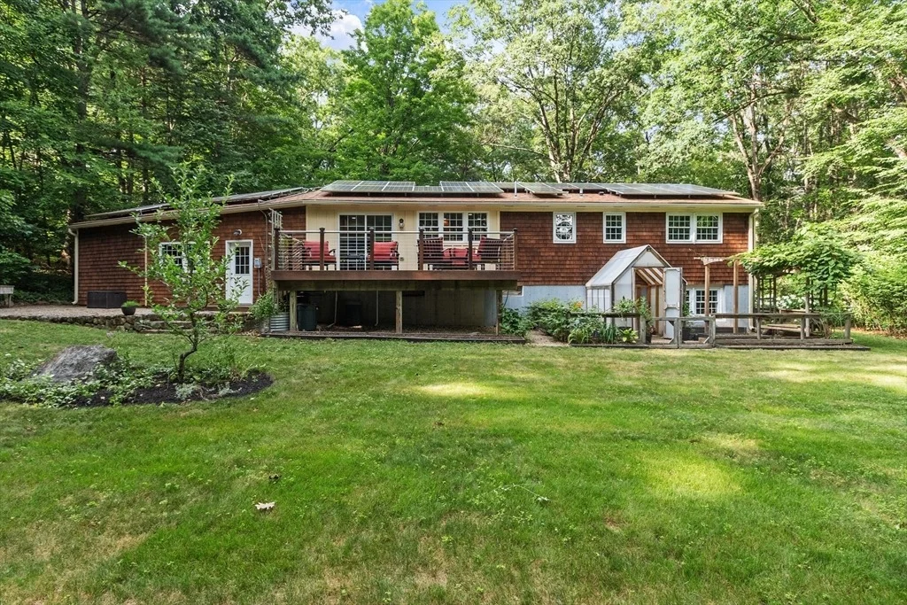 Photo of 67 Quaker Ln
