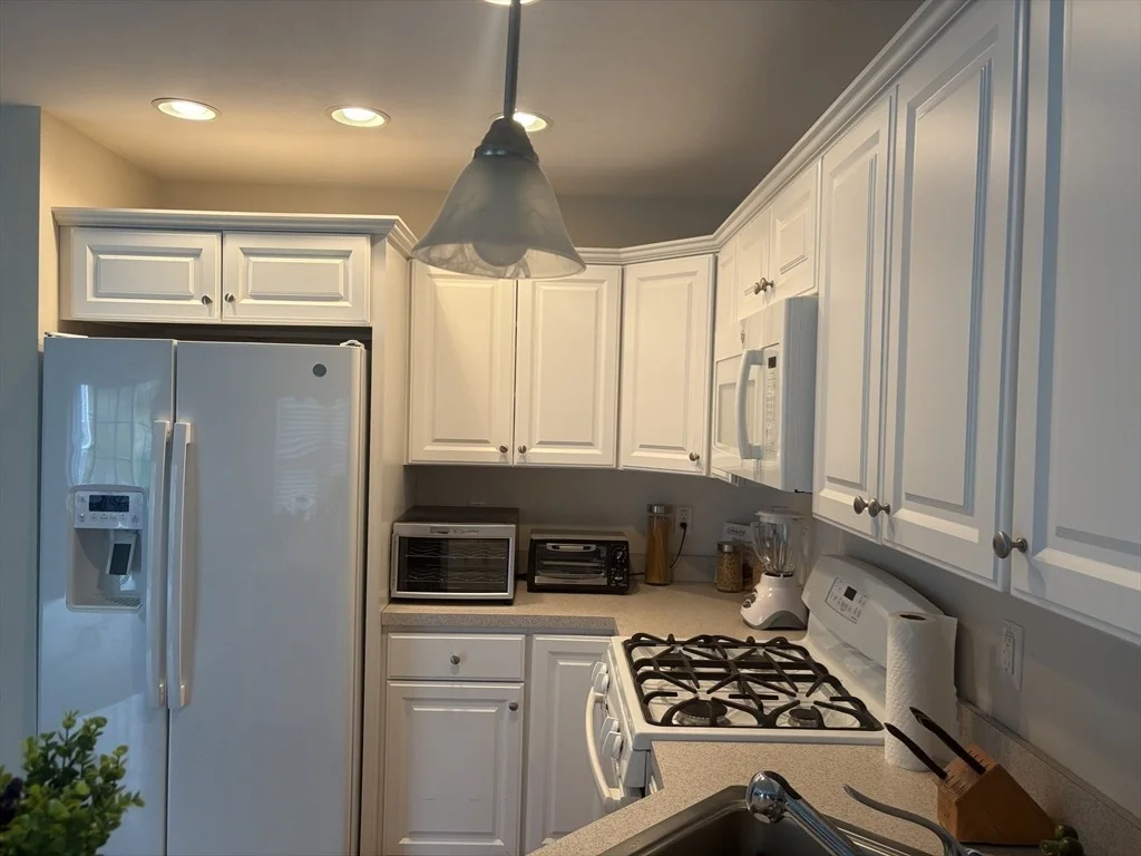Photo of Unit B at 43 Longview Cir