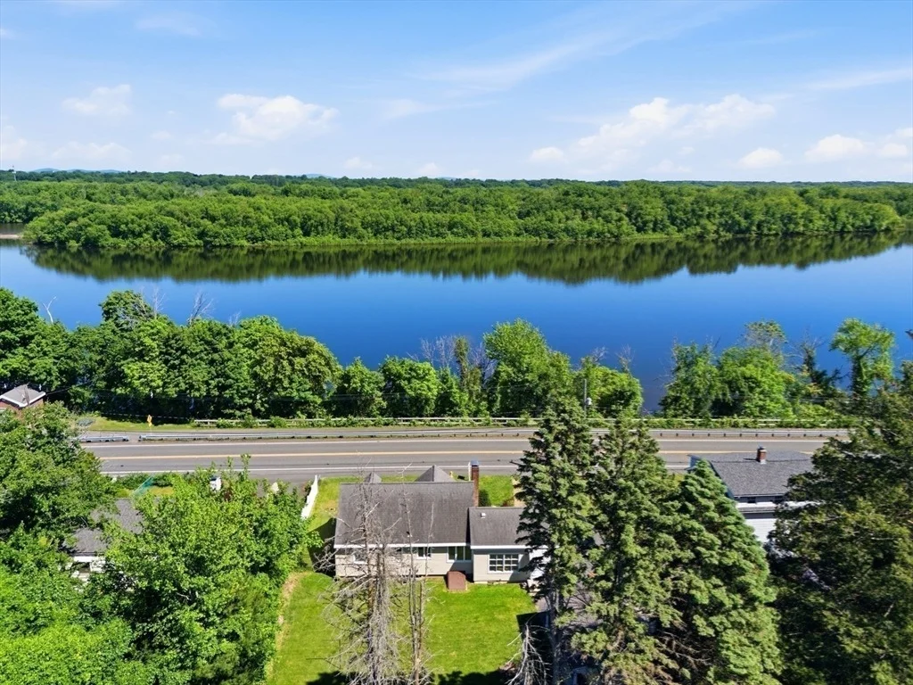 Photo of 375 River Rd