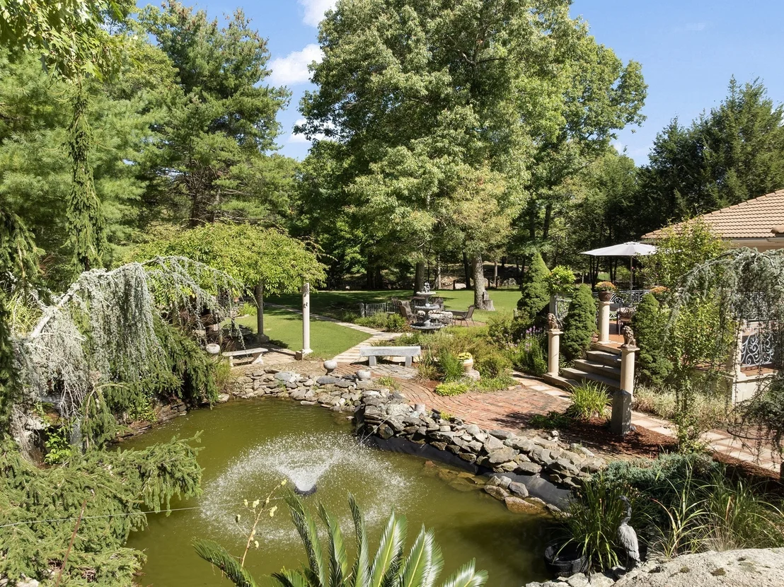 Photo of 22 Brook View Dr