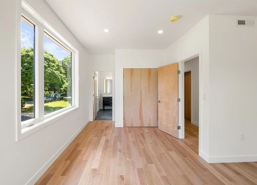 Photo of 23 Deerhaven Rd