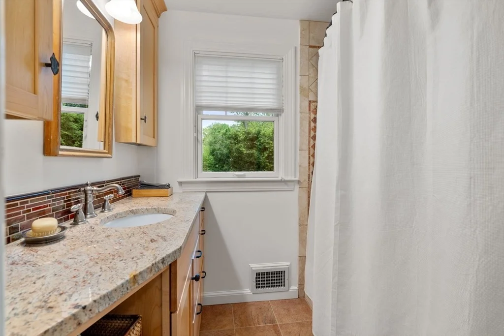 Photo of 40 Upson Rd