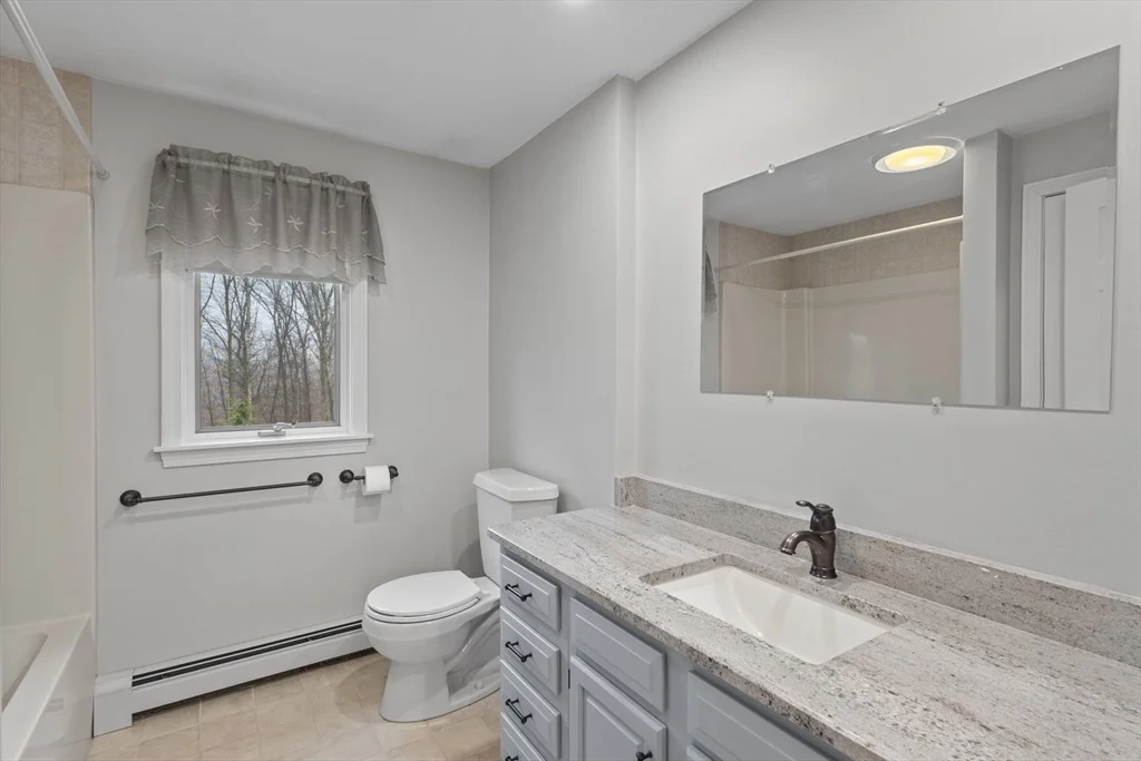 Photo of 16 Flint Pond Rd