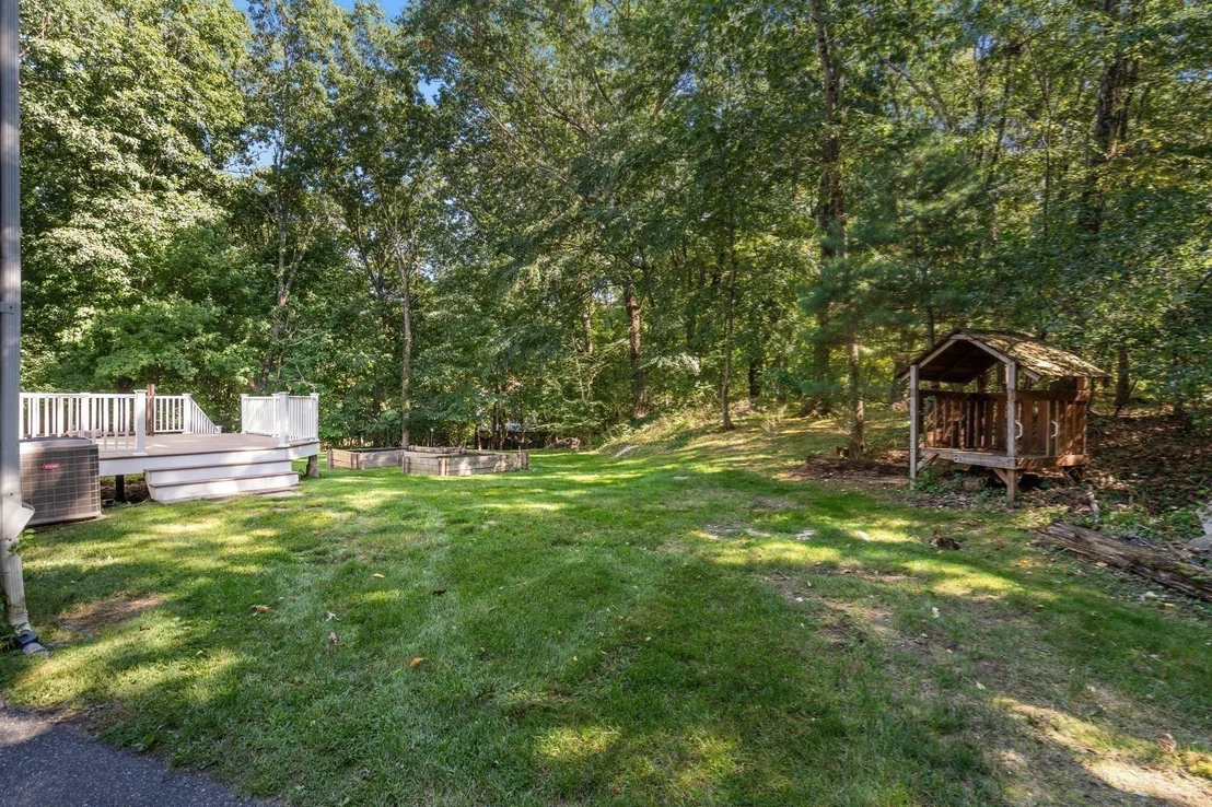 Photo of 942 Salem End Road