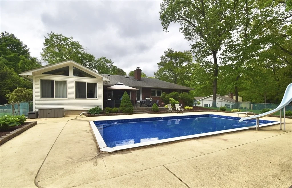 Photo of 166 Primrose Dr