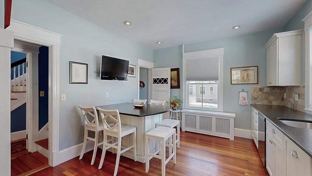 Photo of 907 Pleasant St