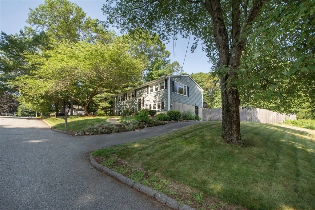 Photo of 18 Howland Cir