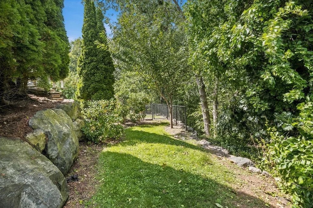 Photo of 33 Fairway Dr