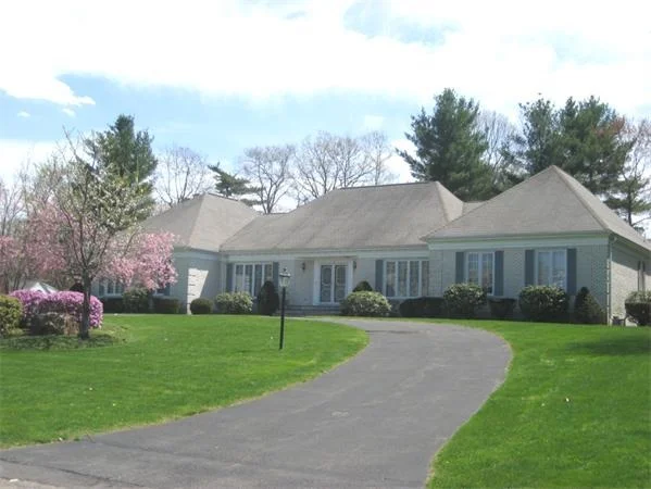 Photo of 35 Sheffield Dr